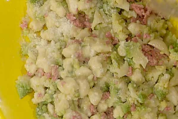 Ricetta Gnocchi di ricotta con broccoli e salsiccia Gnocchi di ricotta con broccoli e salsiccia