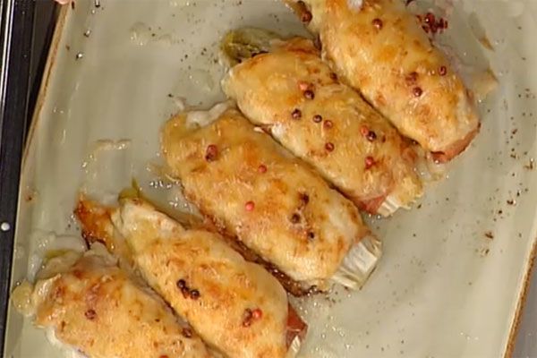 Ricetta Indivia al gratin con prosciutto e emmenthal Indivia al gratin con prosciutto e emmenthal