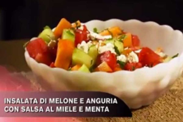 Ricetta Insalata di melone e anguria con salsa al miele e menta - Cucina con Buddy Insalata di melone e anguria con salsa al miele e menta - Cucina con Buddy