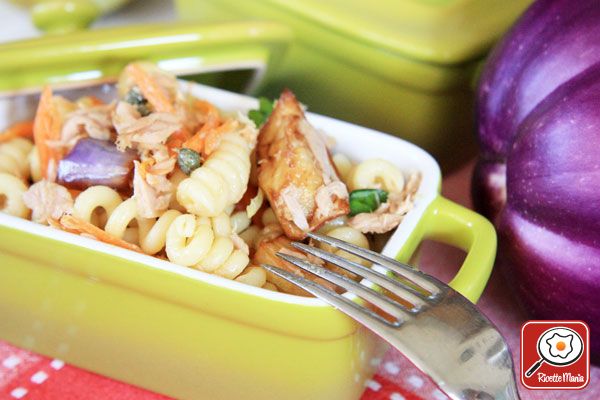 Insalata di pasta con melanzane e tonno