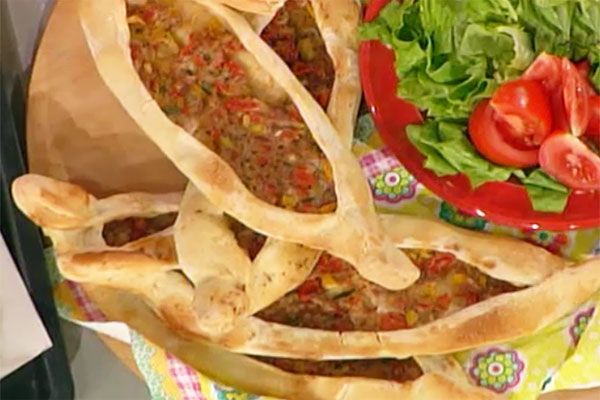 Kiymali pide (barchette di verdure)