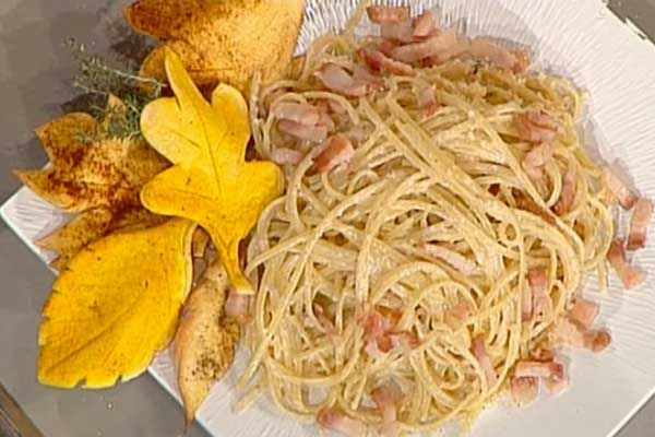 Linguine con la salsa di noci e timo