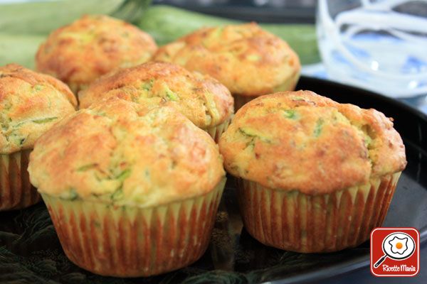 Muffin salati alle zucchine