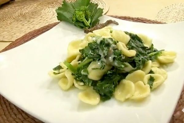 Orecchiette di cime di rapa acciughe e provola - cotto e mangiato