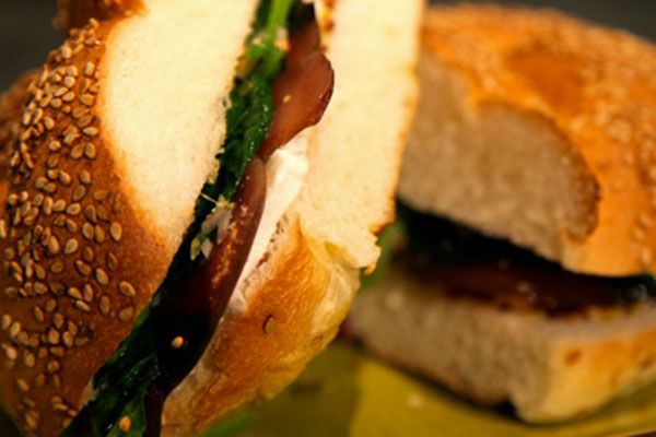 Ricetta Panini sul divano davanti alla tv - Alessandro Borghese Panini sul divano davanti alla tv - Alessandro Borghese