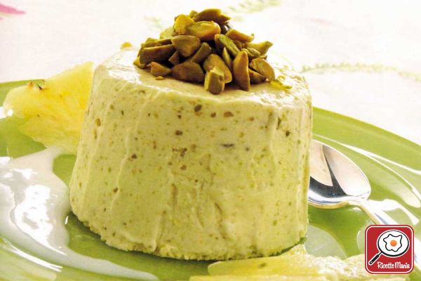 Ricetta Parfait ai pistacchi in salsa di latte di mandorle Parfait ai pistacchi in salsa di latte di mandorle