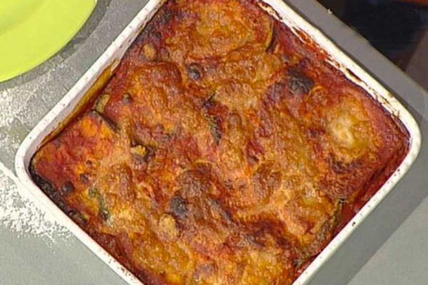 Ricetta Parmigiana di melanzane - Palma D'Onofrio Parmigiana di melanzane - Palma D'Onofrio