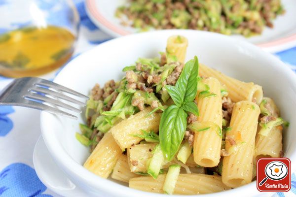 Pasta al rag bianco di zucchine