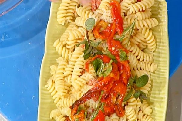 Pasta fredda ai peperoni con salsa alla menta - Sergio Barzetti