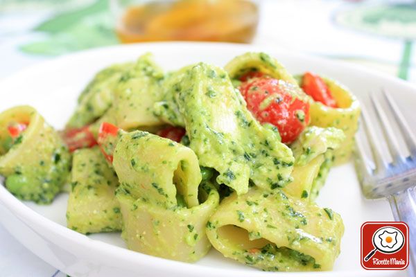 Pasta fredda al pesto di rucola e pomodorini