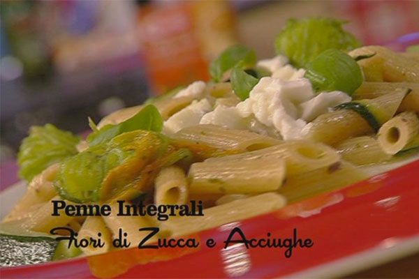 Penne integrali con fiori di zucca acciughe e limone - I men di Benedetta