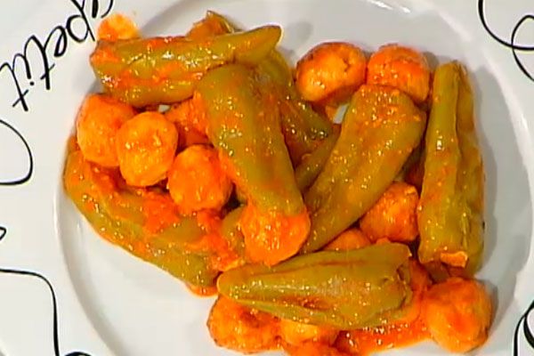 Peperoni ripieni di carne in salsa di pomodoro - Anna Moroni