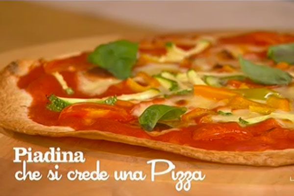 Ricetta Piadina che si crede una pizza - I menù di Benedetta Piadina che si crede una pizza - I menù di Benedetta