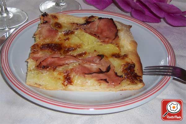 Pizza patate e prosciutto