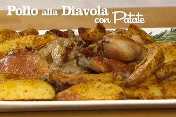 Ali e coscette di pollo alla diavola con patate saporite - I men di Benedetta