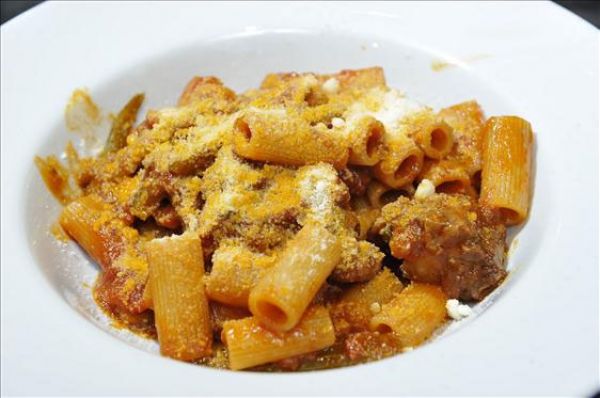 Rigatoni con sugo di coda alla vaccinara - Alessandro Borghese