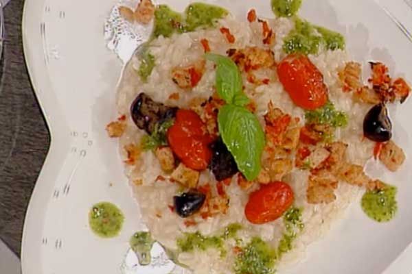 Risotto all'acqua di pomodoro con mozzarella e pane croccante