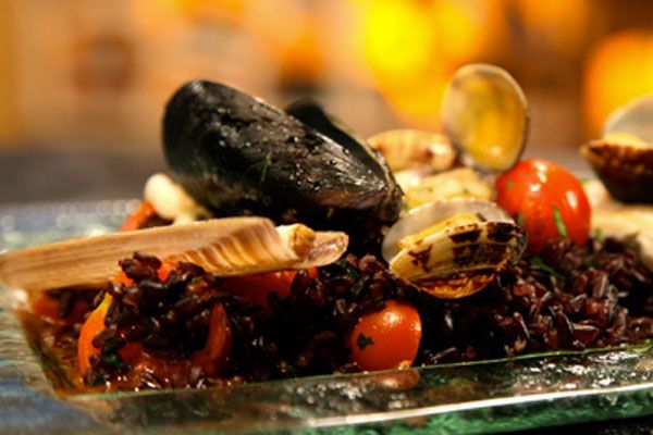 Ricetta Riso venere con frutti di mare - Alessandro Borghese Riso venere con frutti di mare - Alessandro Borghese