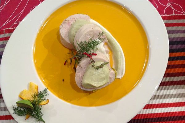 Roll di pollo tipiedo in salsa di avocado - Sergio Barzetti