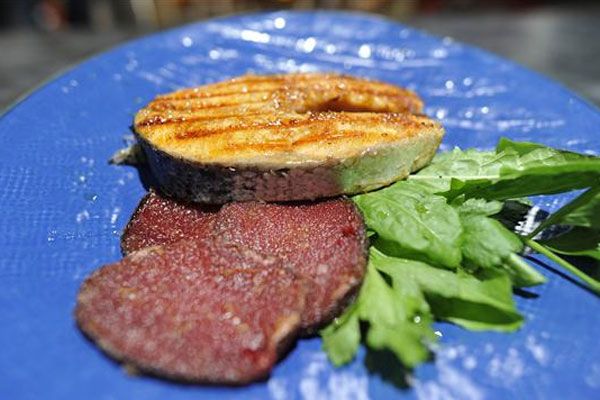 Salmone con chips di barbabietola - Alessandro Borghese