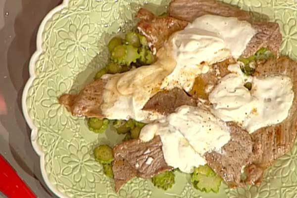 Scaloppine con zucchine menta e formaggio