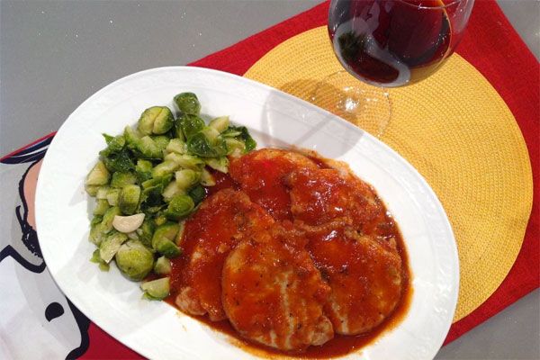 Scaloppine alla pizzaiola con cavolini e aglio -Alessandra Spisni