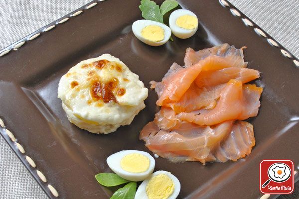 Sformatini di patate con salmone affumicato e uova di quaglia