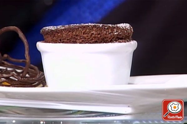 Ricetta Soufflè al cioccolato con salsa al caramello Soufflè al cioccolato con salsa al caramello