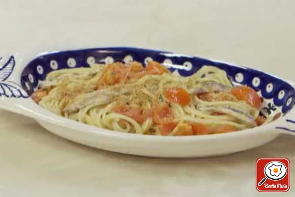 Spaghetti con acciughe - Molto Bene