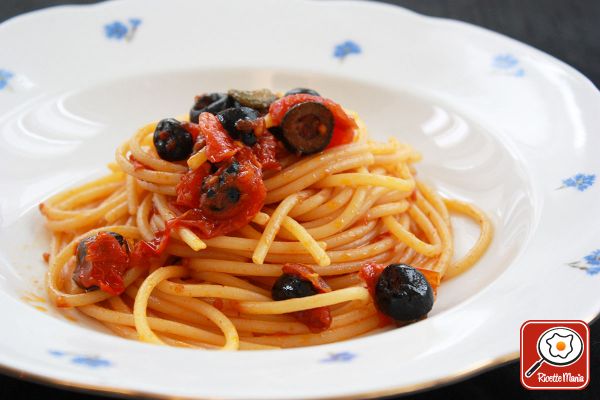 Ricetta Spaghetti alla puttanesca Spaghetti alla puttanesca