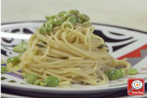 Ricetta Spaghetti con fave e acciughe - Molto Bene Spaghetti con fave e acciughe - Molto Bene