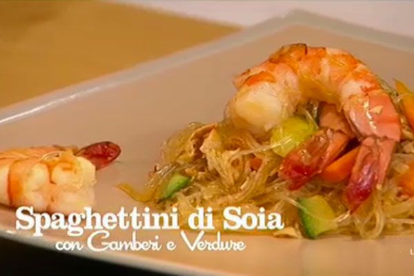 Spaghettini di soia con gamberi e verdure - I men di Benedetta