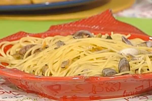 Spaghettoni con vongole e carciofi alla mentuccia