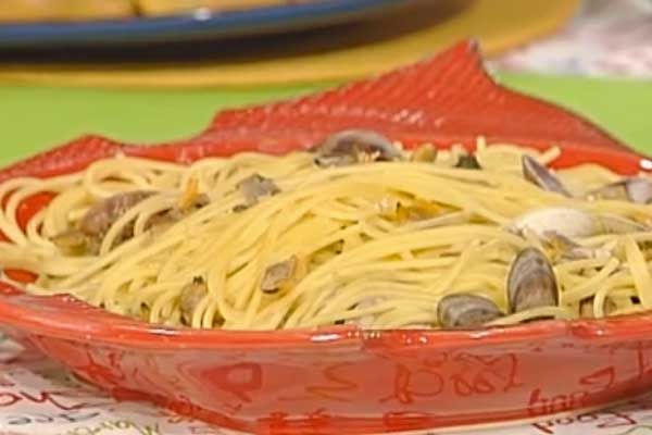 Ricetta Spaghettoni con vongole e carciofi alla mentuccia Spaghettoni con vongole e carciofi alla mentuccia