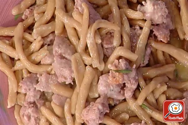 Strozzapreti con farina di castagne e salsiccia - Alessandra Spisni