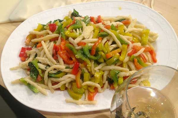 Ricetta Strozzapreti ai peperoni Strozzapreti ai peperoni