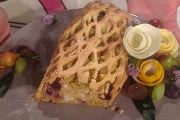 Strudel a rete con uva, mele, pere e gocce di taleggio - Sergio Barzetti