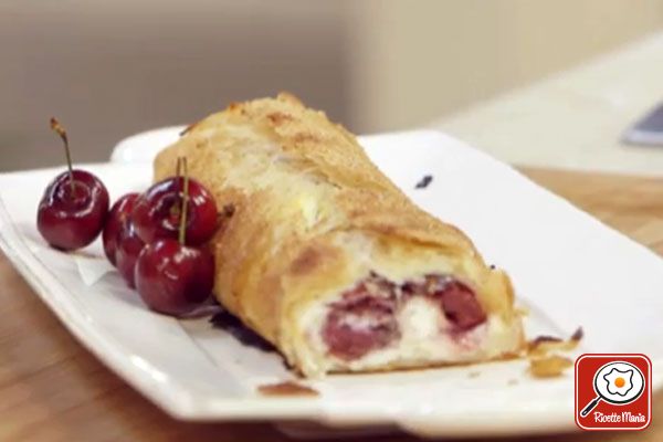 Ricetta Strudel di ricotta e ciliegie - Molto Bene Strudel di ricotta e ciliegie - Molto Bene