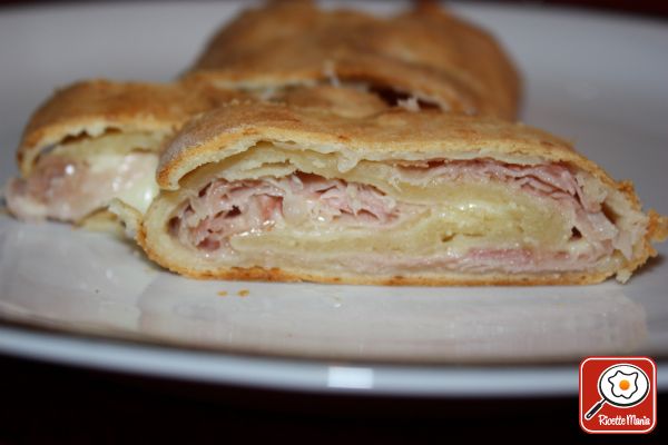 Strudel salato al prosciutto e fontina