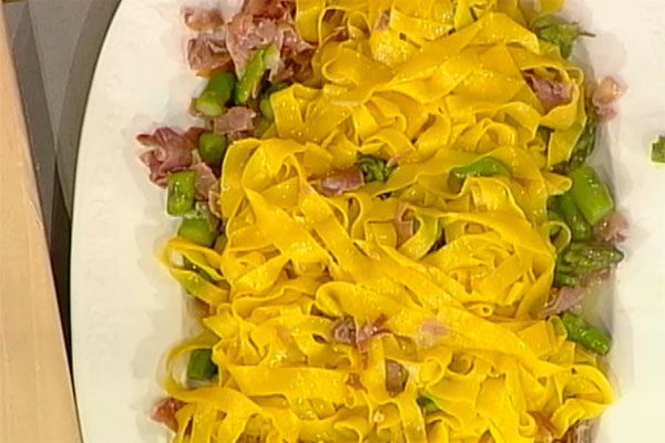 Tagliatelle asparagi e prosciutto crudo - Alessandra Spisni