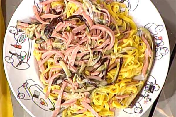 Tagliatelle con melanzane e wurstel - Alessandra Spisni