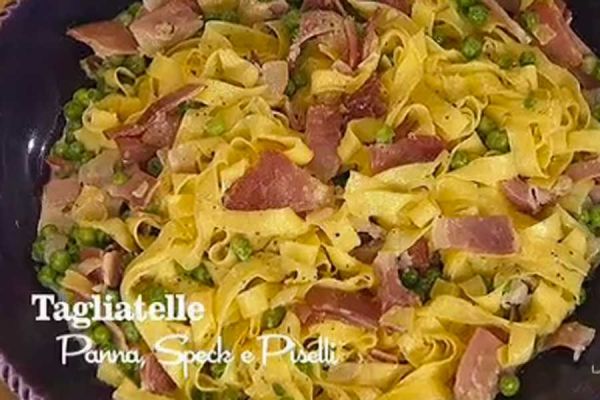 Tagliatelle speck, panna e piselli - I men di Benedetta