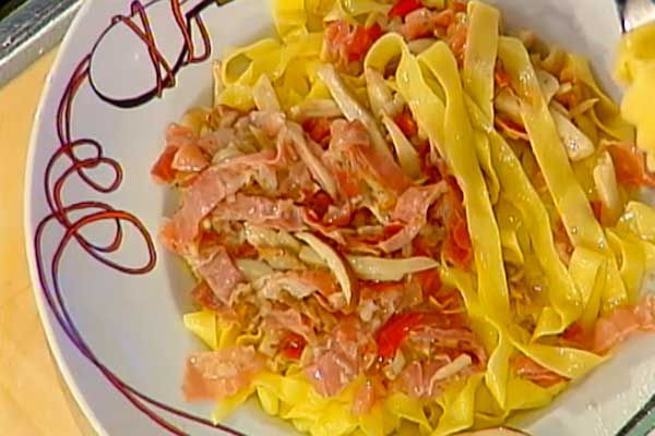 Tagliatelle speck e porcini