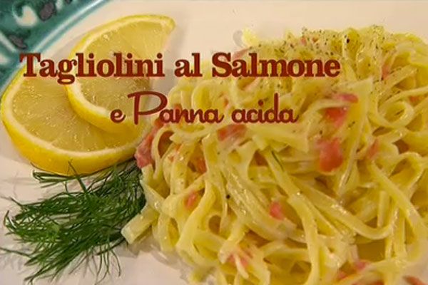 Tagliolini al salmone e panna acida - I men di Benedetta