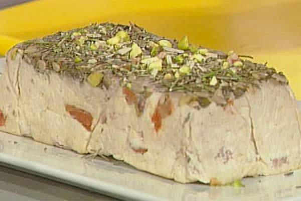 Terrina di pollo con erbe aromatiche e pomodorini secchi