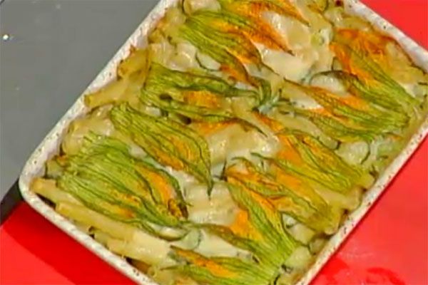 Timballo di pasta zucchine e fiori di zucca - Antonella Clerici