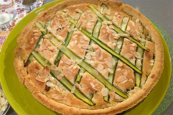 Torta agli asparagi con burro di mandorle