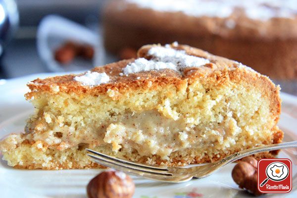 Torta con crema alla nocciola