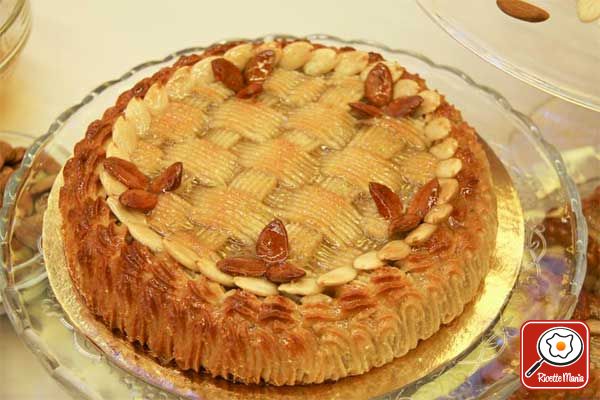 Torta delizia con pasta di mandorle