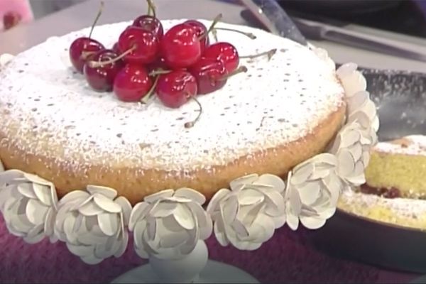 Torta di ciliegie in padella